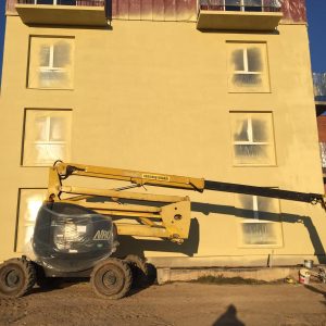 Daugiabučio renovacija – atnaujintas namo fasadas ir laiptinė